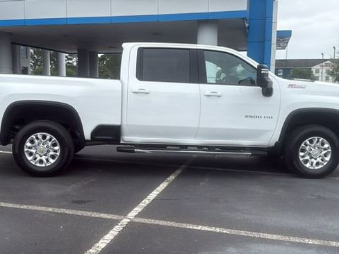 Used 2025 Chevrolet Silverado 2500 LT AWD/4WD image 8