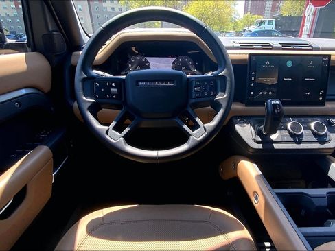 Certified 2025 Land Rover Defender 110 X-Dynamic SE AWD/4WD image 5