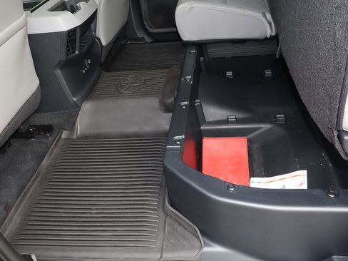 Used 2024 Toyota Tundra Limited image 23