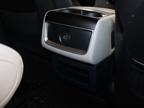 Used 2025 Kia Carnival EX image 34