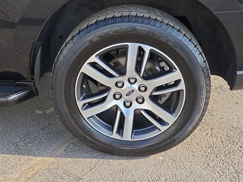 Used 2024 Ford Expedition Limited RWD image 11