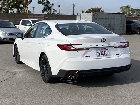 Used 2026 Toyota Camry SE image 4