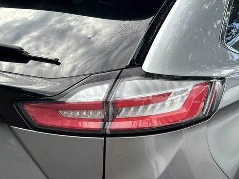 Used 2022 Ford Edge Titanium w/ Equipment Group 301A AWD/4WD image 8