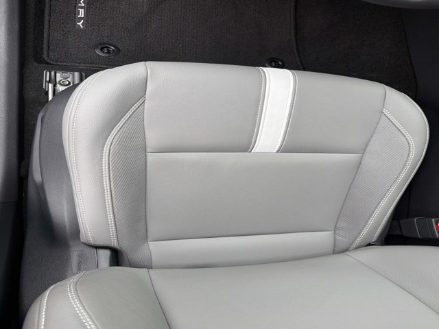 Used 2026 Toyota Camry SE w/ Convenience Package FWD image 9