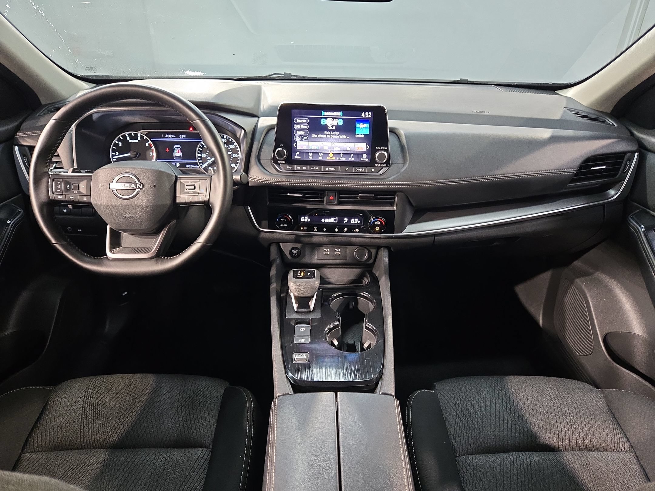 Used 2025 Nissan Rogue SV FWD image 10