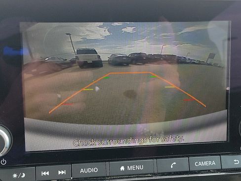 Used 2025 Nissan Pathfinder SV image 14