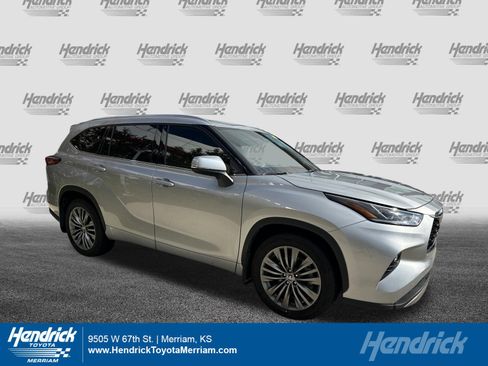 Used 2021 Toyota Highlander Platinum image 1