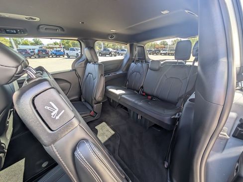New 2026 Chrysler Pacifica Select w/ S Appearance Package image 16