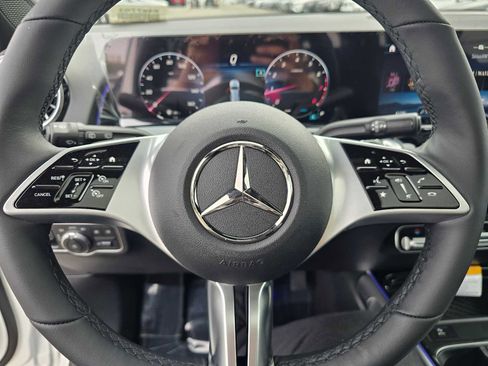 New 2026 Mercedes-Benz GLB 250 4MATIC image 24