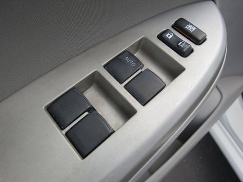 Used 2011 Toyota Corolla LE image 21