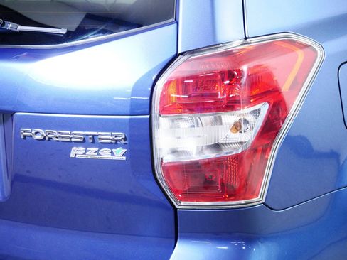 Used 2016 Subaru Forester 2.5i Touring w/ Eyesight & Navigation System AWD/4WD image 17