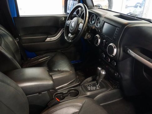 Used 2016 Jeep Wrangler Unlimited Sahara w/ Connectivity Group image 22