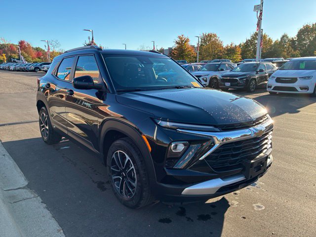 Used 2025 Chevrolet TrailBlazer LT AWD/4WD image 4