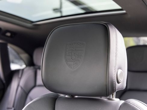 Certified 2026 Porsche Macan AWD/4WD image 33
