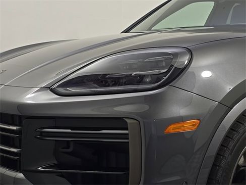 New 2025 Porsche Cayenne Turbo image 12