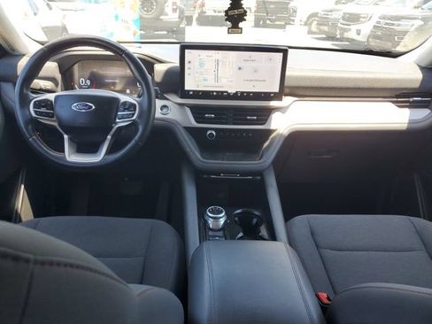 Used 2025 Ford Explorer Active RWD image 10