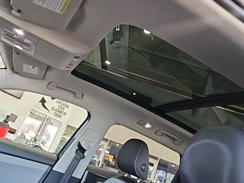 Used 2022 Volkswagen Taos SEL image 28