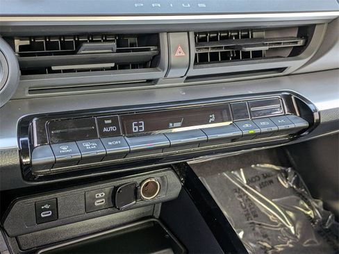 Used 2025 Toyota Prius LE image 17