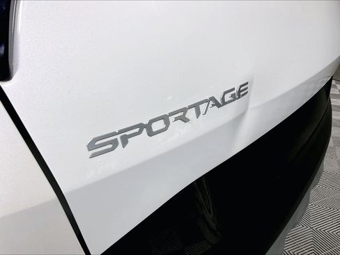 Used 2023 Kia Sportage LX AWD/4WD image 31
