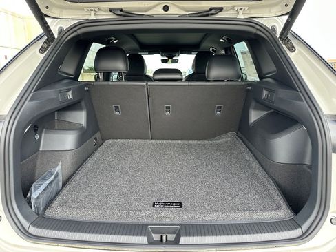 New 2026 Volkswagen Tiguan SE R-Line FWD image 30
