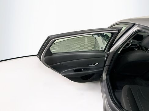 Used 2025 Hyundai Elantra SEL FWD image 27