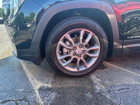 Used 2022 GMC Terrain SLT w/ Infotainment Package II FWD image 3