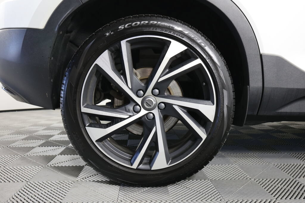 Used 2020 Volvo XC40 T5 R-Design AWD/4WD image 7