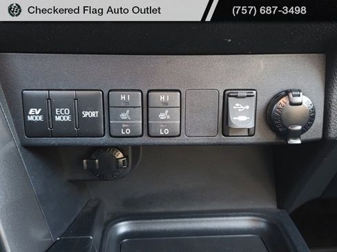 Used 2018 Toyota RAV4 SE image 37