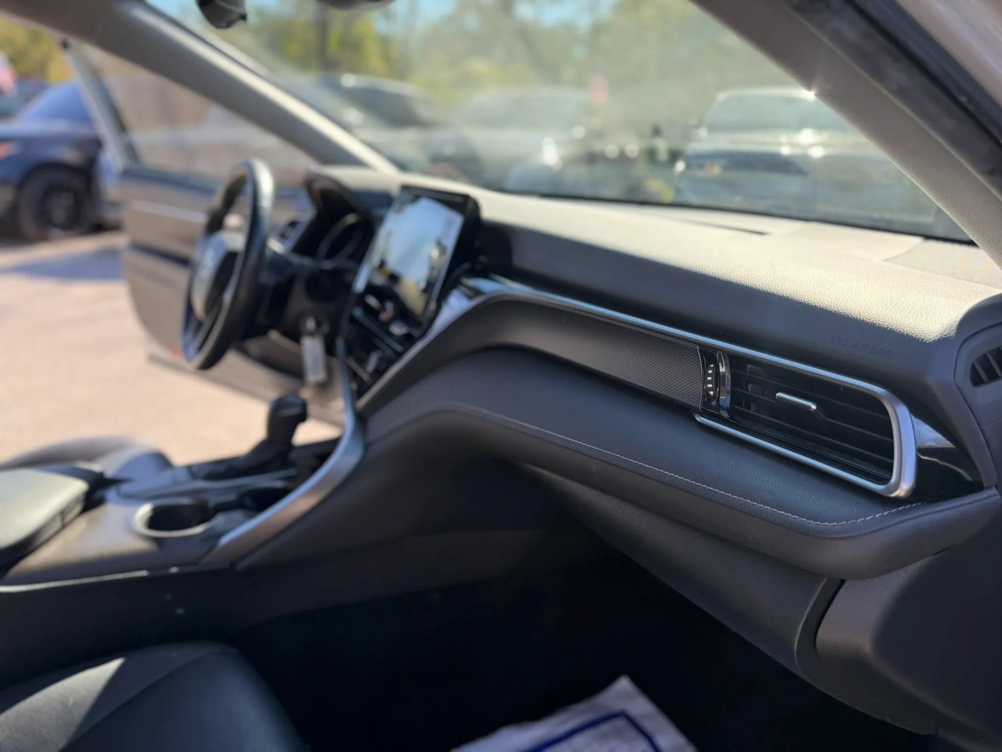 Used 2022 Toyota Camry SE FWD image 25