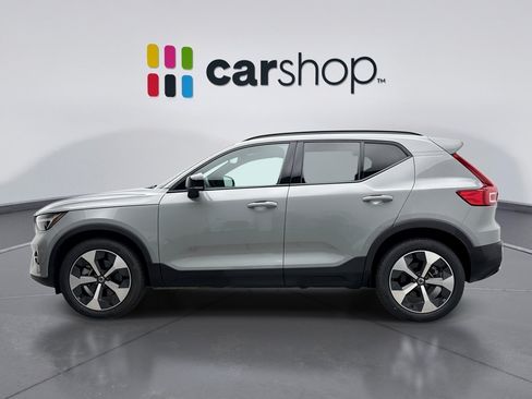 Used 2025 Volvo XC40 B5 Plus AWD/4WD image 2