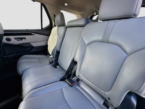 Certified 2025 Honda Pilot Touring image 31