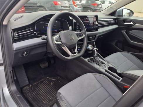Used 2025 Volkswagen Jetta SE FWD image 9