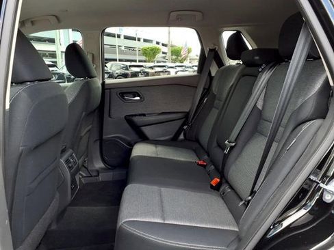 Used 2022 Nissan Rogue SV image 8