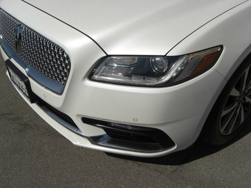 Used 2017 Lincoln Continental Premiere image 21