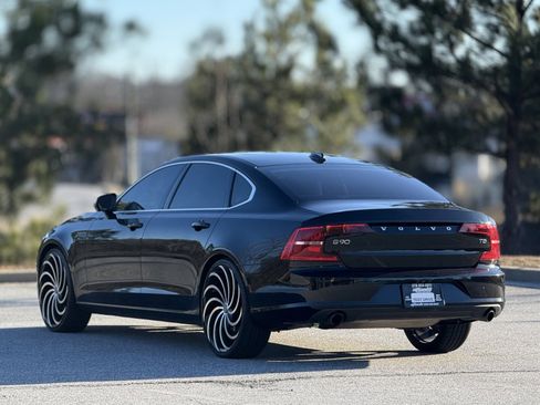 Used 2018 Volvo S90 T5 Momentum w/ Convenience Package image 9