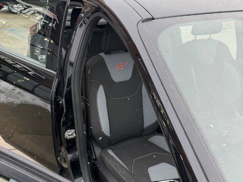 Used 2017 Ford Focus ST image 24