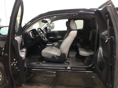 Certified 2017 Toyota Tacoma SR5 w/ Tow Package image 9