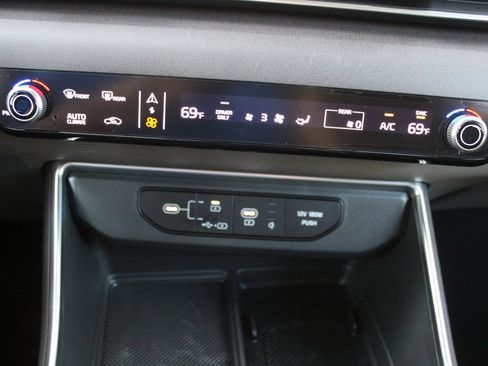 New 2026 Kia Carnival EX image 47