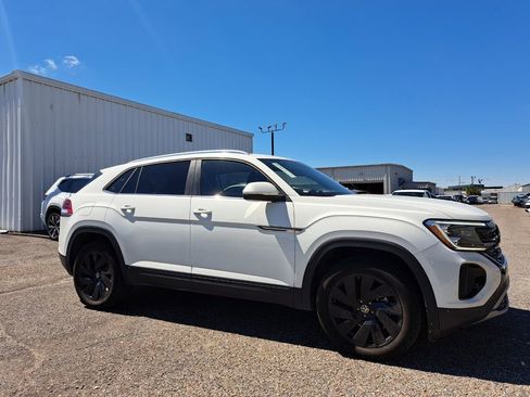 Used 2025 Volkswagen Atlas Cross Sport SE image 3