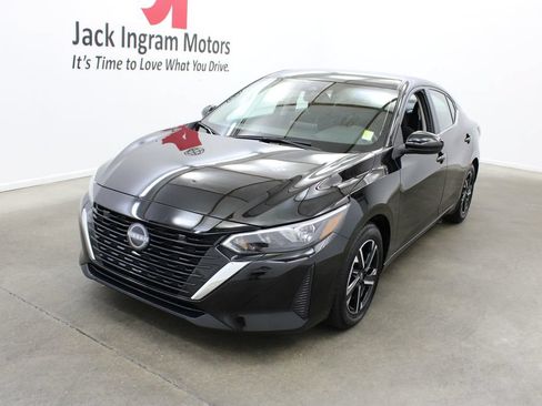 Used 2025 Nissan Sentra SV FWD image 2