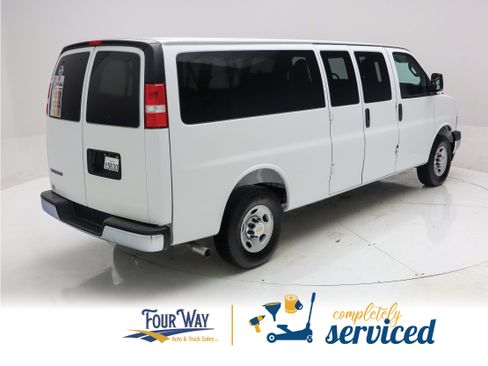 Used 2025 Chevrolet Express 3500 LT w/ LT Preferred Equipment Group RWD image 4