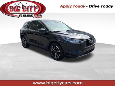Used 2023 Ford Escape Active w/ Tech Pack #1 AWD/4WD image 1