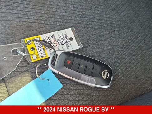 Used 2024 Nissan Rogue SV AWD/4WD image 32