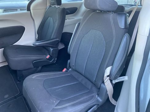 Used 2023 Chrysler Voyager LX image 13