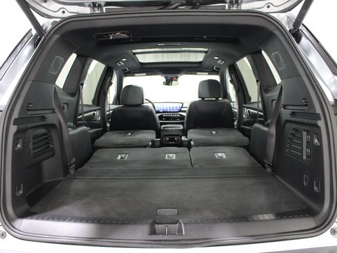 Used 2025 Buick Enclave Avenir AWD/4WD image 24