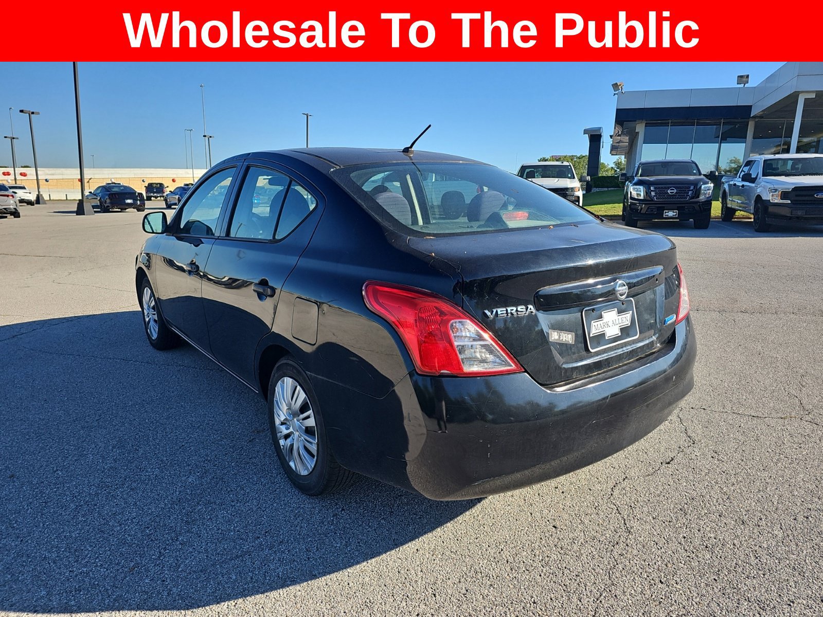 Used 2014 Nissan Versa S FWD image 4