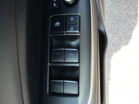 Used 2023 Toyota Crown image 18