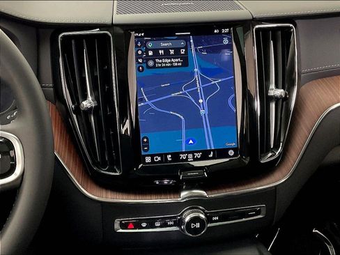 Used 2023 Volvo XC60 B5 Ultimate w/ Climate Package AWD/4WD image 9