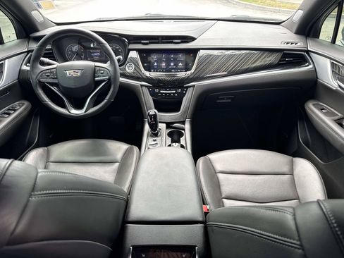 Used 2025 Cadillac XT6 Premium Luxury FWD image 29