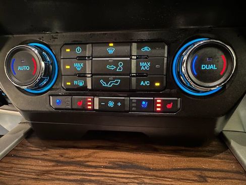 Used 2019 Ford F150 Lariat image 12